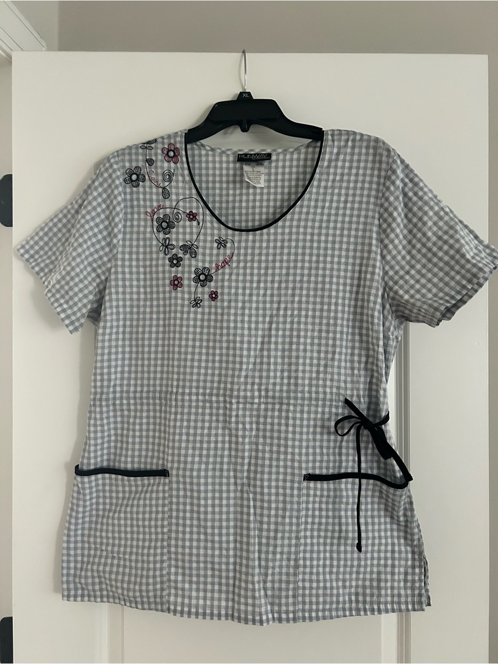 Floral Embroidered Gingham Women’s Scrub Top - Gray